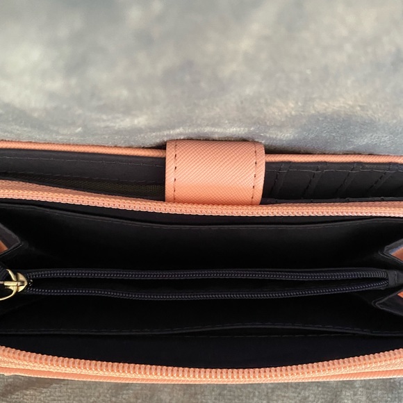 Nautica Pink wallet - Picture 3 of 4